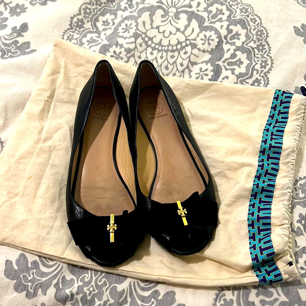 Tory Burch black leather peep toe flats. 8.5